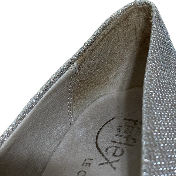 Le Chateau ‘Moda Reflex’ Gold Heels - Picture 15 of 16